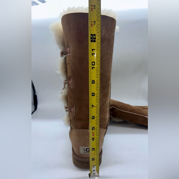 UGG AUSTRALIA Premium 3-Button Boot in Chestnut Size 9 - Picture 11 of 16